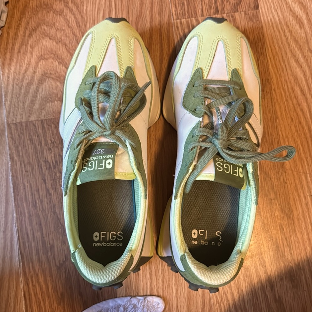 Figs New Balance 327 women’s 8.5